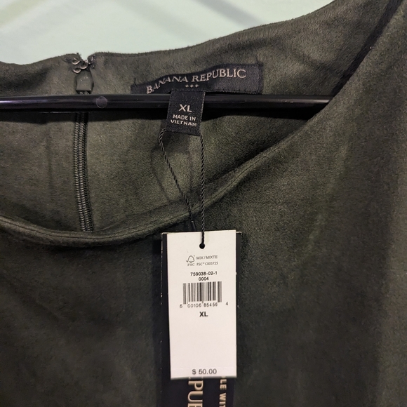 🔥NWT: 🔥 Normcore Banana Republic XL Olive Green Velvet Top - Picture 2 of 2